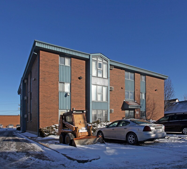 273 Cordova Rd in Oshawa, ON - Building Photo
