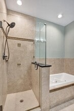 8308 NW 9th Ave in Boca Raton, FL - Foto de edificio - Building Photo