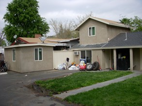 142 E Jackson St in Rialto, CA - Building Photo - Building Photo