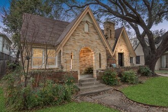 5621 Martel Ave in Dallas, TX - Foto de edificio - Building Photo