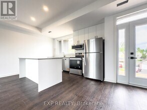 25 Fair Oaks Crescent in Ottawa, ON - Building Photo - Building Photo