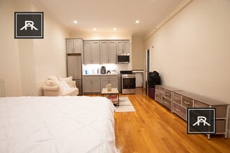 901 Beacon St, Unit 2 in Boston, MA - Building Photo - Building Photo