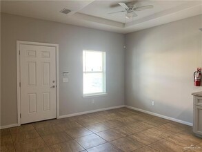 3300 N Moorefield Rd, Unit 8 in Mission, TX - Foto de edificio - Building Photo