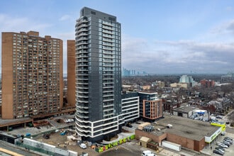 LNX Residences in Toronto, ON - Building Photo - Building Photo