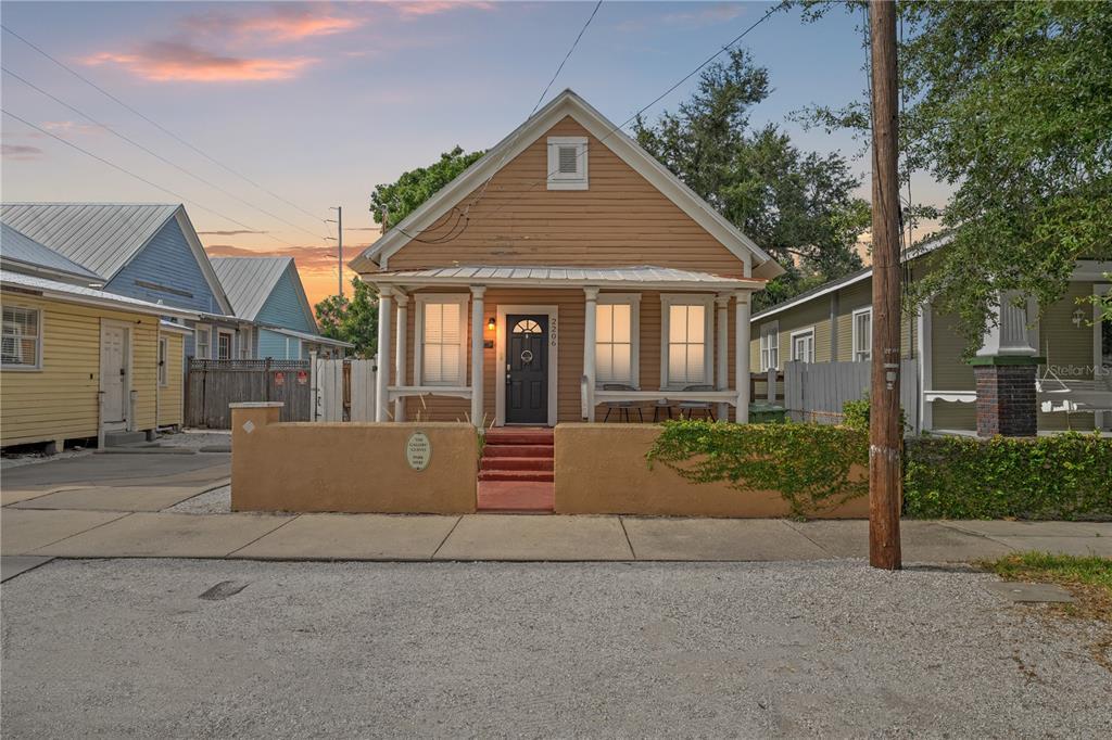 2206 E 3rd Ave in Tampa, FL - Foto de edificio