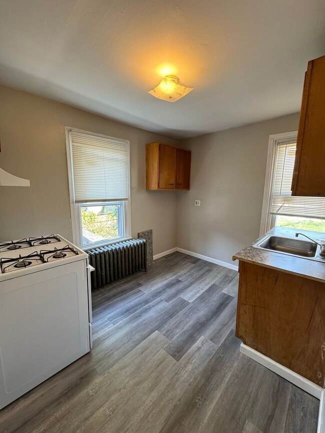 2106 W 4th St in Chester, PA - Building Photo - Building Photo