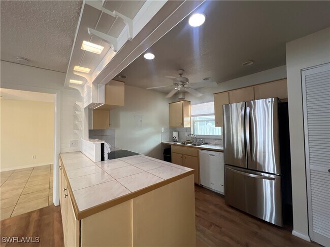 4305 Island Cir in Ft. Myers, FL - Building Photo - Building Photo