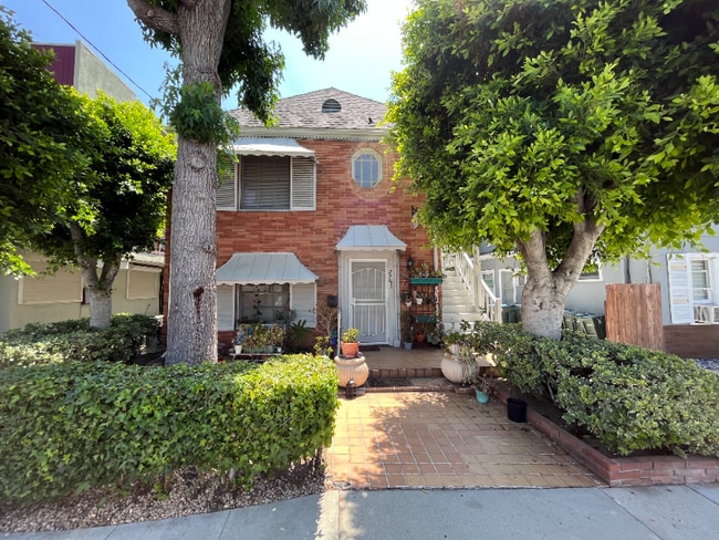 300 S Oak Knoll Ave