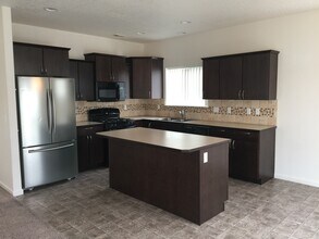 1449 SW Sagebrush Ln in Pullman, WA - Foto de edificio - Building Photo