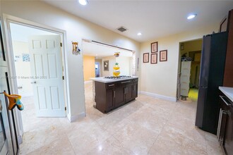 9101 SW 16th St in Miami, FL - Building Photo - Building Photo