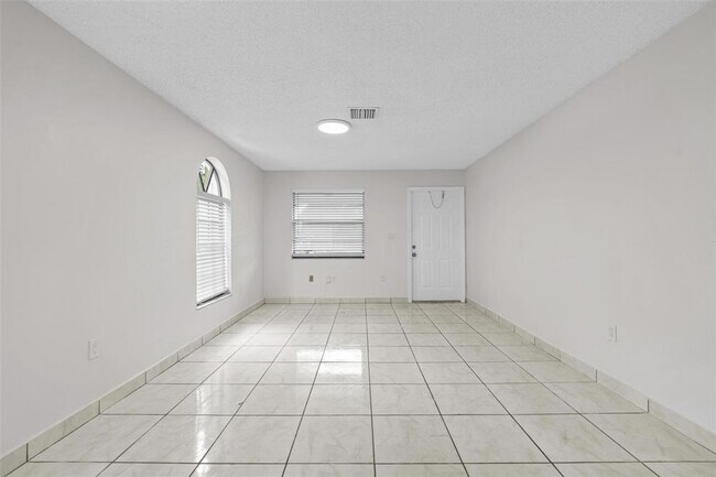 5645 Taft St, Unit 5645 in Hollywood, FL - Foto de edificio - Building Photo