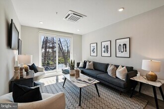 3449 Scotts Ln, Unit A202 in Philadelphia, PA - Foto de edificio - Building Photo