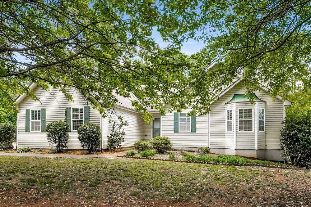 5191 Memorial Ln SW in Powder Springs, GA - Building Photo