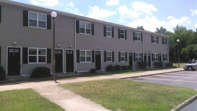 Reese Village Apartments in Emporia, VA - Building Photo - Building Photo