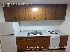 303 Rockingham Dr in Harrisonburg, VA - Foto de edificio - Building Photo