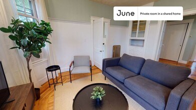 Room in Shared 4 bed/1 bath home, Unit D in Boston, MA - Foto de edificio - Building Photo