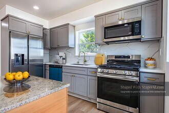 2055 S Garth Ave in Los Angeles, CA - Building Photo - Building Photo