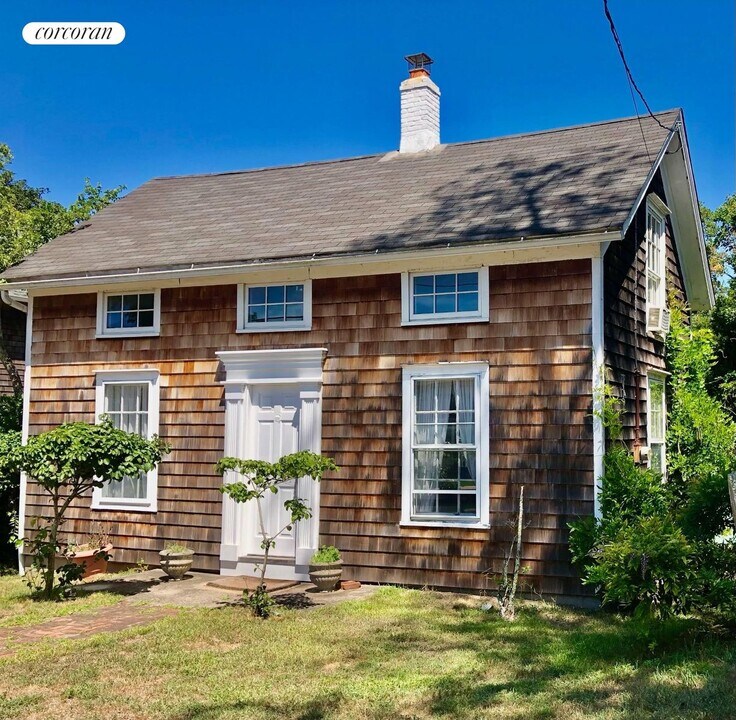 54 Howard St in Sag Harbor, NY - Building Photo