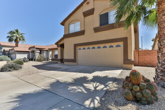 825 E Spanish Moss Ln in Phoenix, AZ - Building Photo - Building Photo