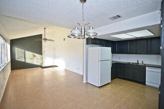 1201 Westcott Dr in Round Rock, TX - Building Photo - Building Photo