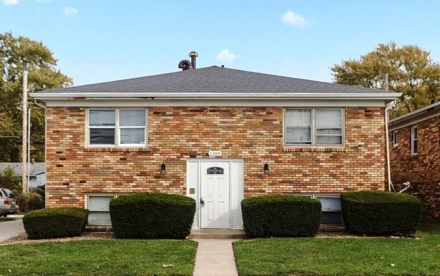1209 Orchard Rd in Bloomington, IL - Foto de edificio