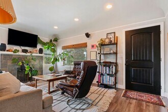 703 N. Ave. 54/5375 East Raphael in Los Angeles, CA - Foto de edificio - Building Photo