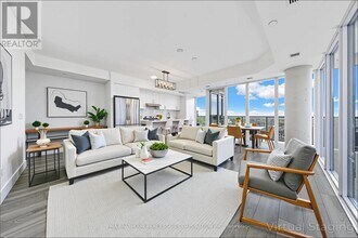 1035 Southdown Rd in Mississauga, ON - Building Photo - Building Photo