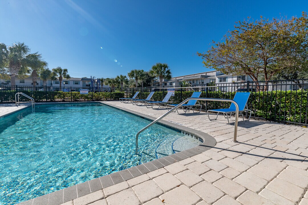 Seaside Apartments in Atlantic Beach, FL - Foto de edificio