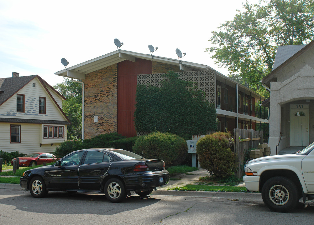 135 N 35th St in Omaha, NE - Foto de edificio