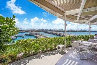 450 Alton Rd, Unit 2704 in Miami Beach, FL - Building Photo - Building Photo