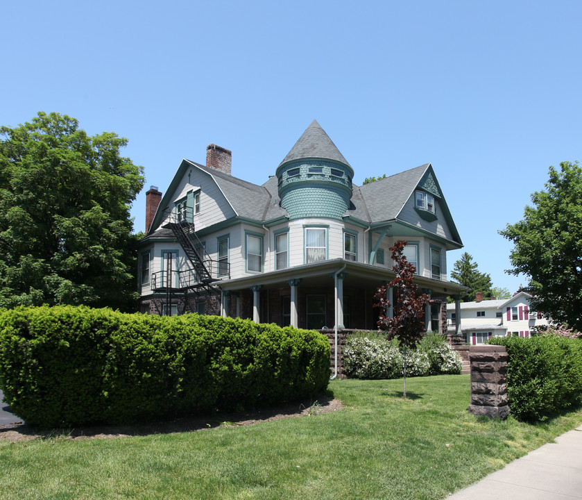 27 S Goodman St in Rochester, NY - Foto de edificio