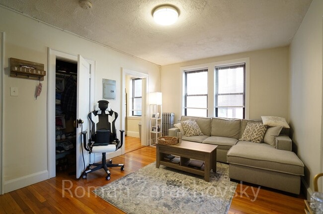 431 Broadway, Unit 22 in Somerville, MA - Foto de edificio - Building Photo