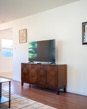 252 E Scenic Dr in Monrovia, CA - Building Photo - Building Photo