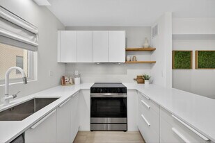 261 Deer Creek Blvd, Unit Modern villa 1205 in Deerfield Beach, FL - Building Photo