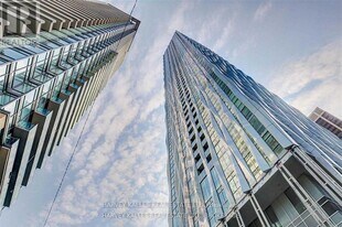 1 Yorkville Ave in Toronto, ON - Building Photo