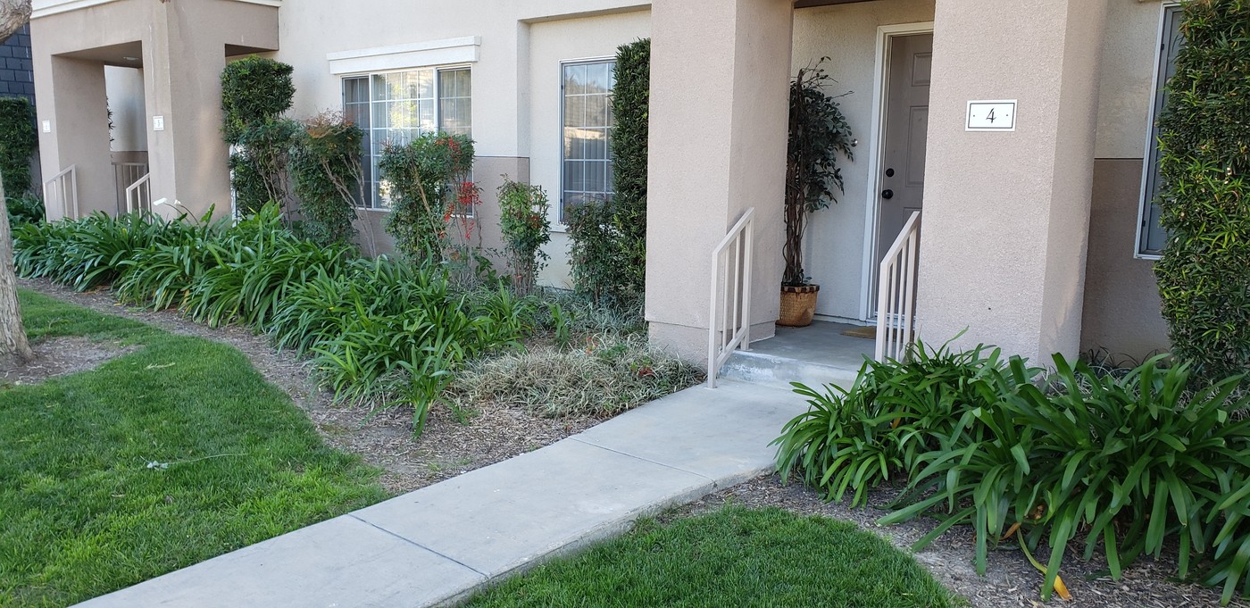 19250 Hamlin St in Los Angeles, CA - Building Photo