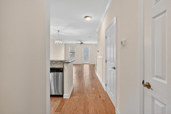 801 Pleasant Dr in Rockville, MD - Foto de edificio - Building Photo