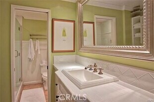 81 Sea Island Dr in Newport Beach, CA - Building Photo