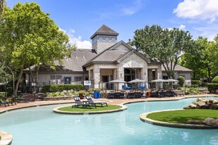 The Beverly at Shadow Lake in Houston, TX - Building Photo