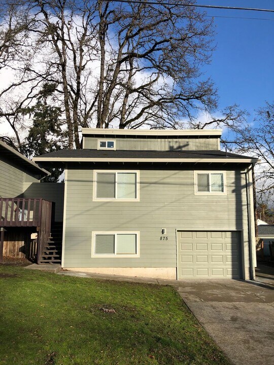 875 Bellevue Ave-Unit -Bell in Gladstone, OR - Building Photo