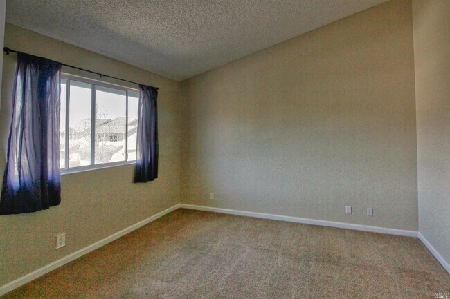 21 Regents Cir in Rohnert Park, CA - Building Photo - Building Photo
