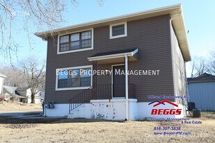 401Dains St in Liberty, MO - Building Photo