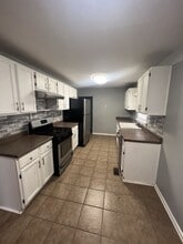 3046 E 9th St in Joplin, MO - Building Photo - Building Photo
