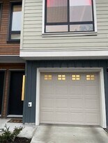 10233 River Dr in Richmond, BC - Building Photo