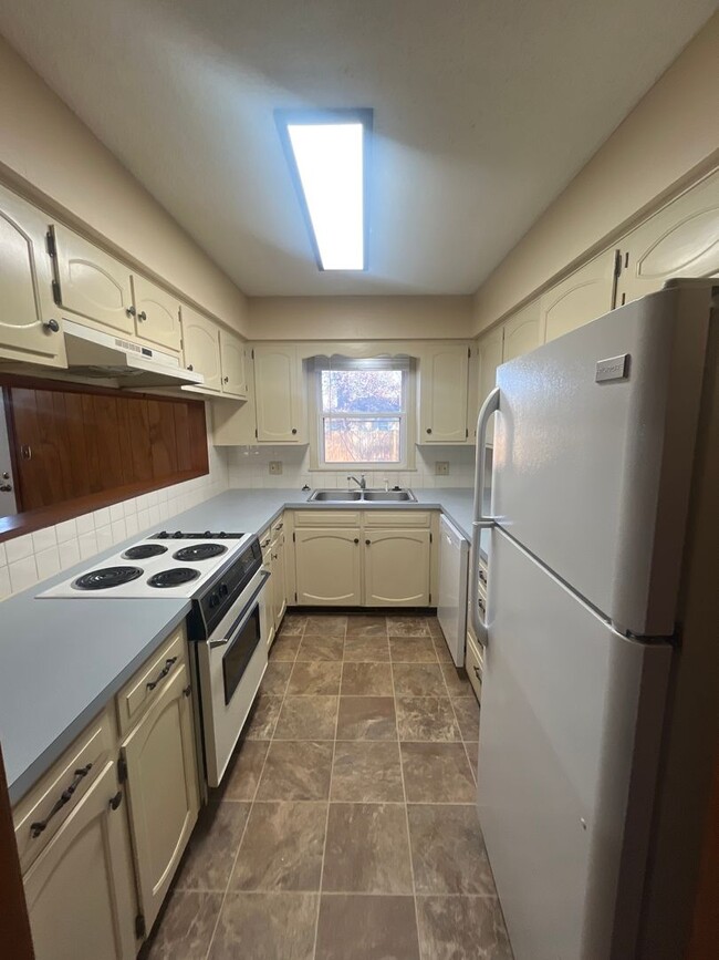 817 E Rosebrier St in Springfield, MO - Building Photo - Building Photo