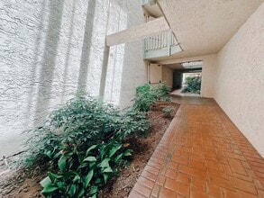 1020 E Washington Ave in Escondido, CA - Building Photo - Building Photo