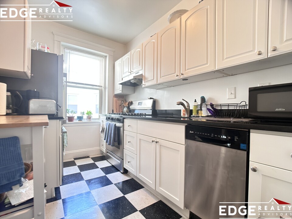 119 Brainerd Rd, Unit 1 in Boston, MA - Foto de edificio