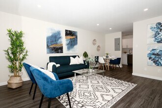 Adsum Gardens in Winnipeg, MB - Building Photo - Building Photo