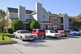 Pioneer Valley in Irving, TX - Foto de edificio - Building Photo