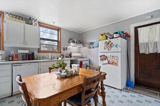 3217 N Newhall St, Unit Lower in Milwaukee, WI - Building Photo - Building Photo